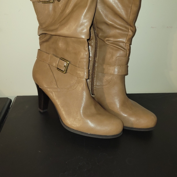 Cute Boots - Picture 2 of 4